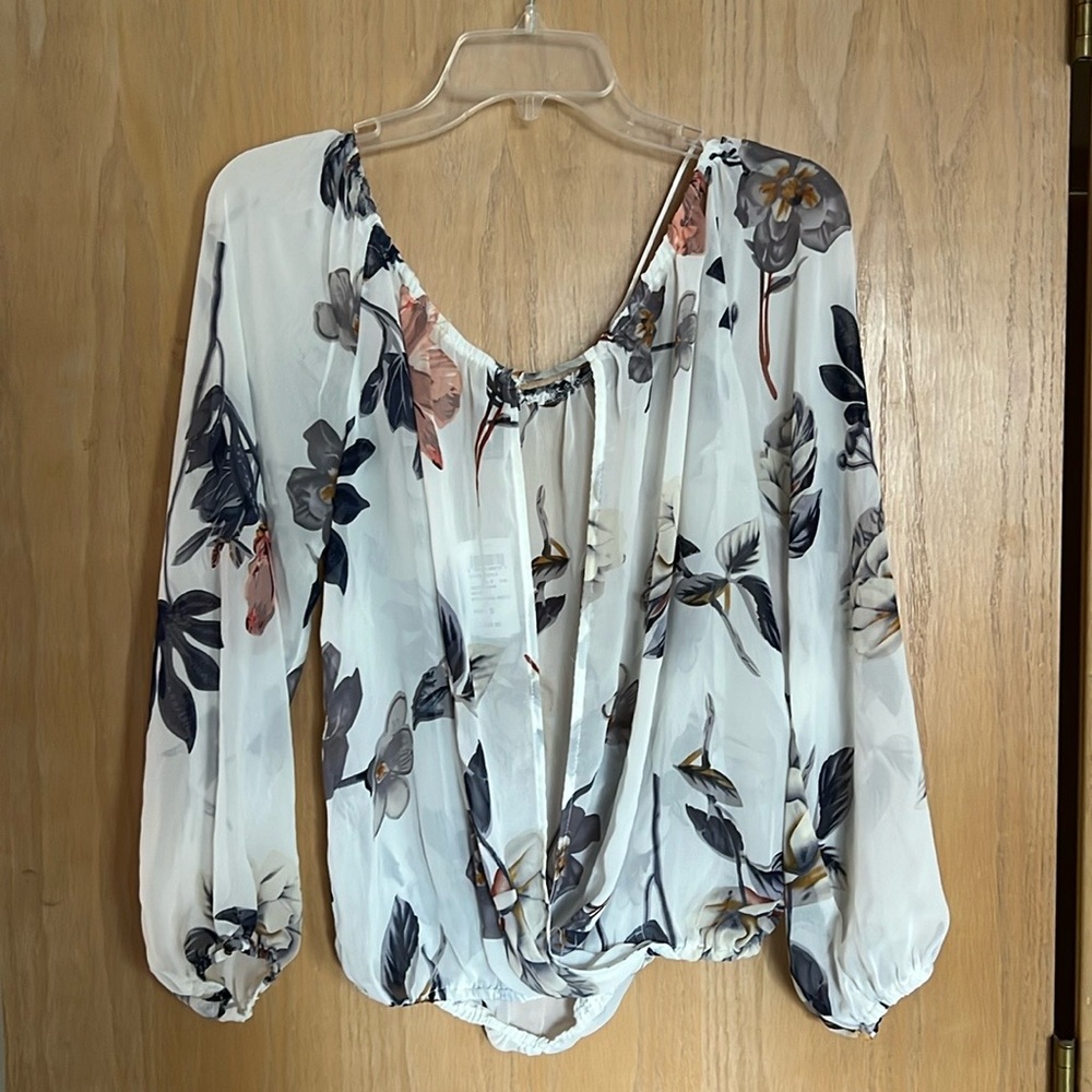 NWT Windsor White Floral Blouse Small Long Sleeve Flowy Top